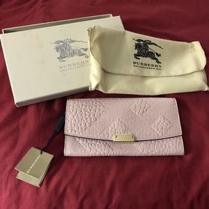 Burberry NWT continental wallet pale orchid
